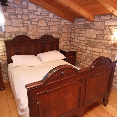 Family Friendly House With A Parking Space Bibici, Istria - Sredisnja Istra - 7412 بيت للعطل