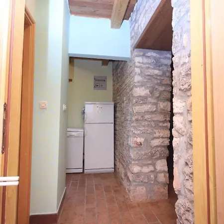 Family Friendly House With A Parking Space Bibici, Istria - Sredisnja Istra - 7412 بيت للعطل Bibici