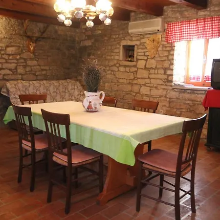 Family Friendly House With A Parking Space Bibici, Istria - Sredisnja Istra - 7412 بيت للعطل *
